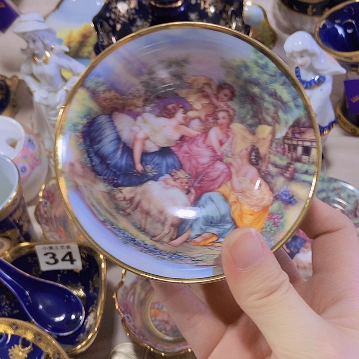 瓷片微瑕2只…………………………………