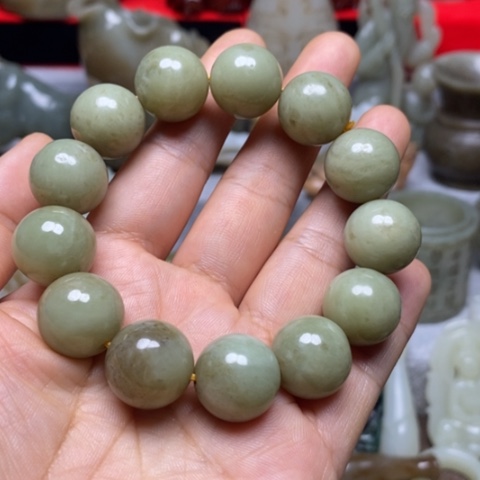 和田玉未镶嵌把件