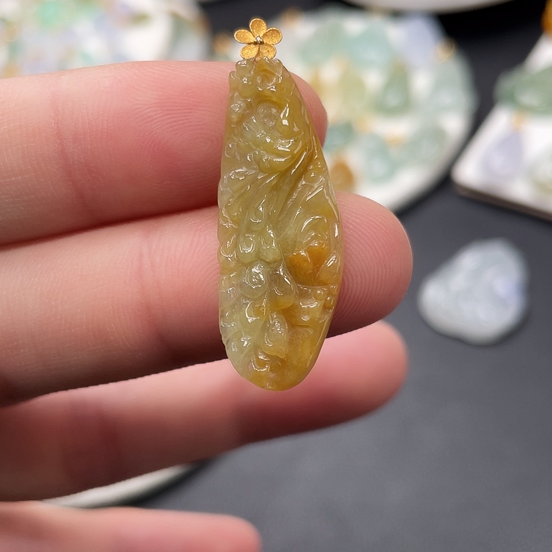 翡翠18K金镶嵌颈饰凤凰