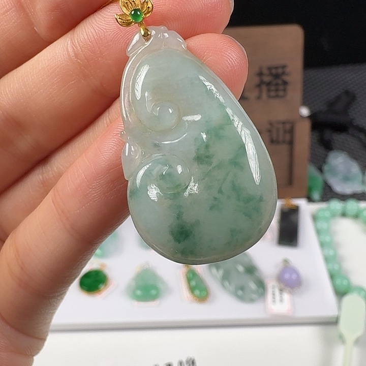 翡翠18K金镶嵌颈饰