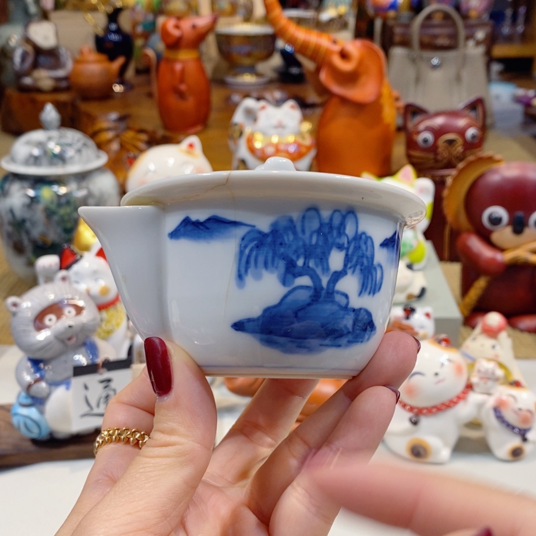 D***-如图所示 观兰器物