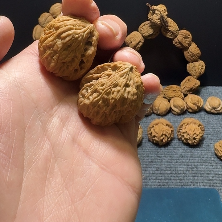 把件文玩核桃南疆石异形一根筋30尺