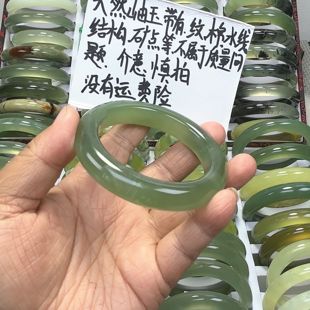 蛇纹石玉手镯未镶嵌