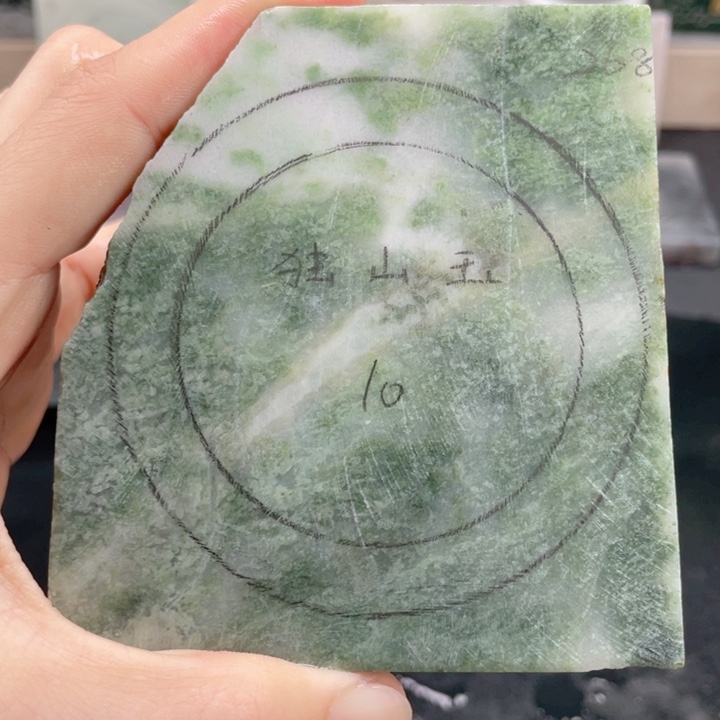 独山玉未镶嵌手镯定制