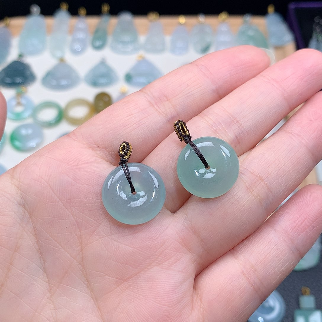 翡翠颈饰未镶嵌吊坠