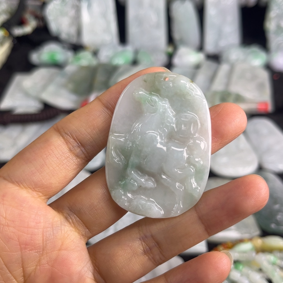 翡翠未镶嵌吊坠(不含链)瑕疵