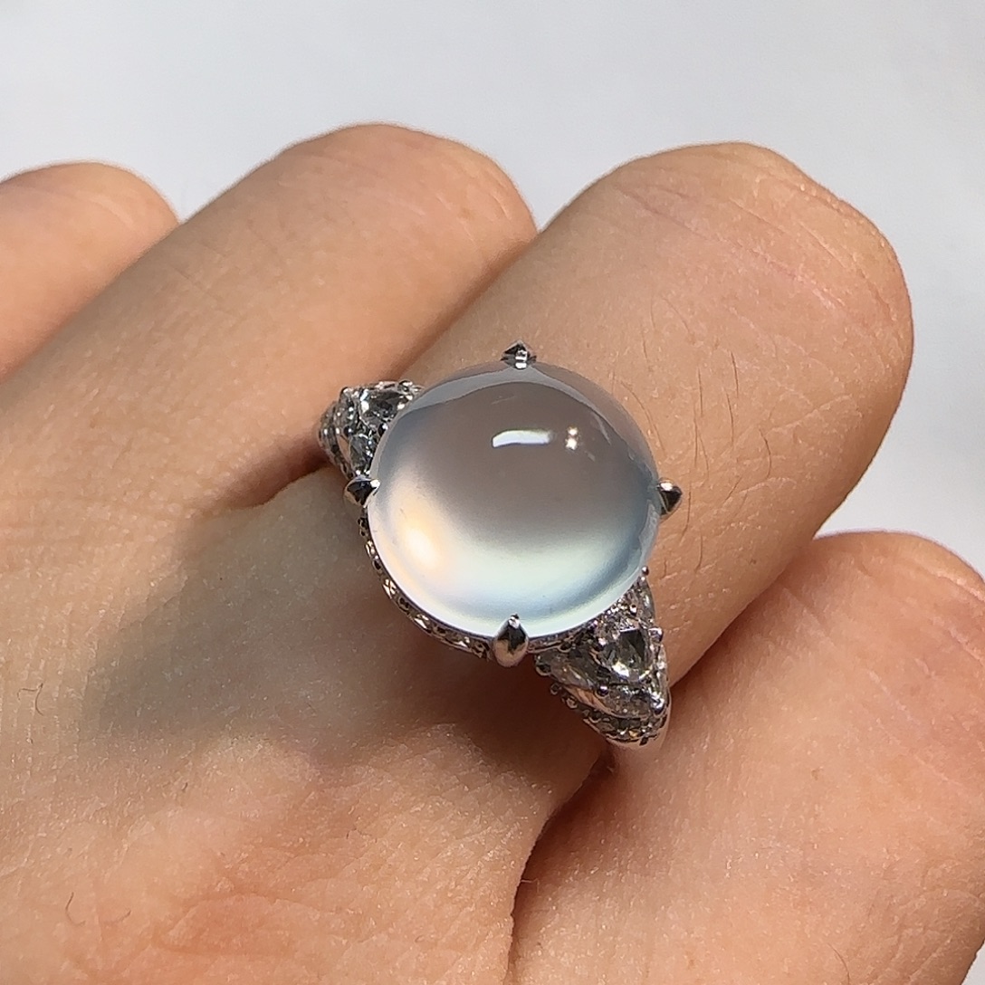 翡翠18K金镶嵌戒指蛋面