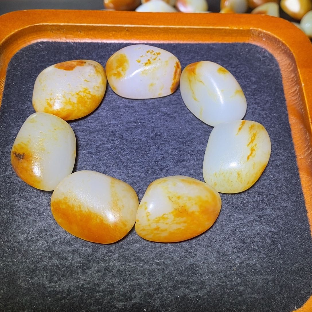 和田玉未镶嵌手串