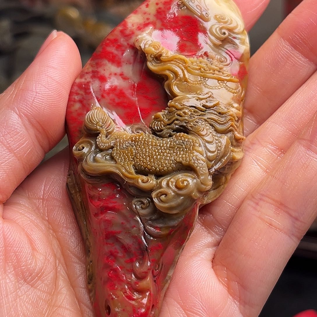 昌化石其他田黄鸡血石手玩件
