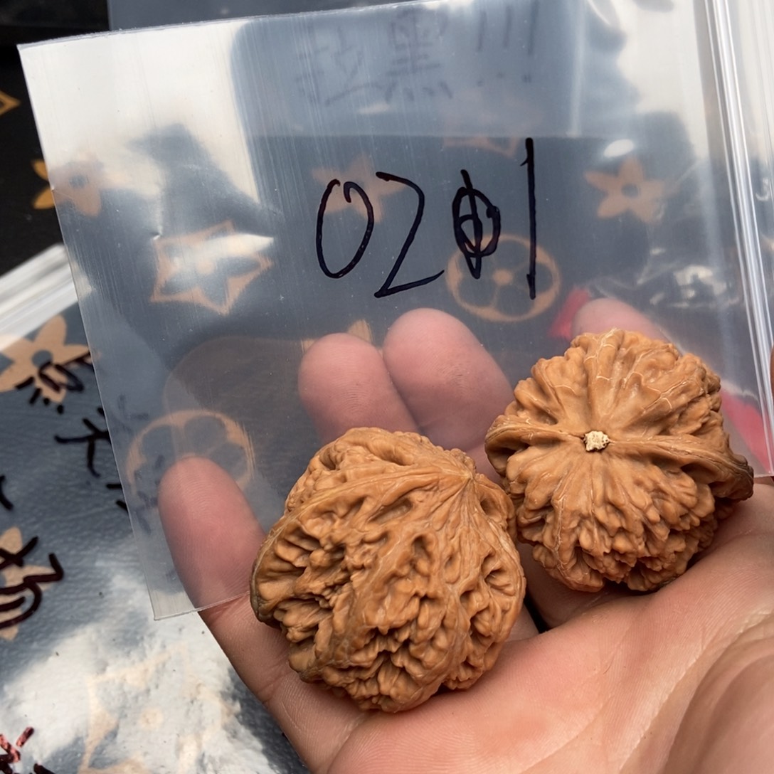 文玩核桃吊坠粗筋