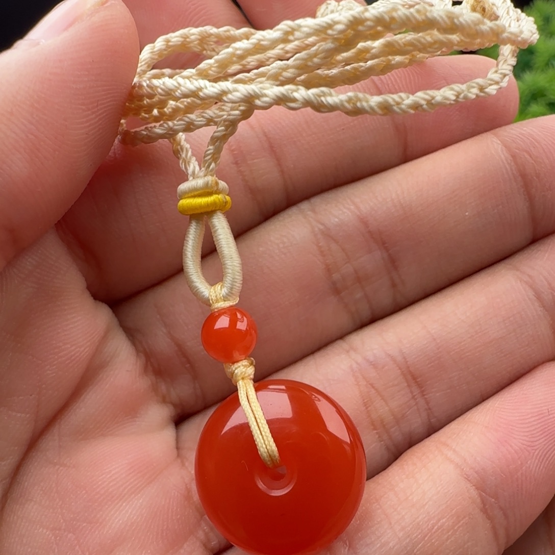 南红玛瑙未镶嵌平安扣16.2*7.8带一颗小顶珠，沙细干净