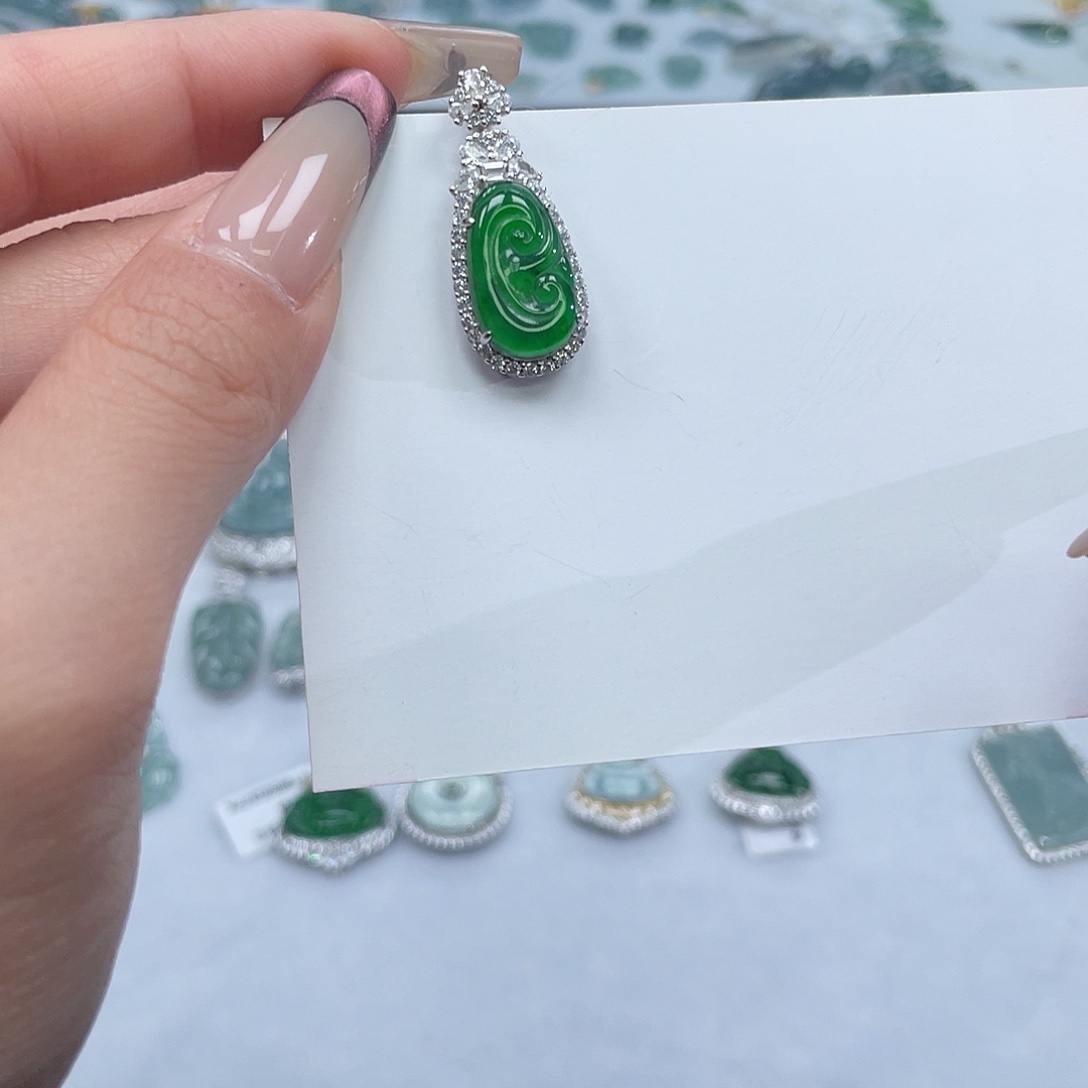 翡翠银S925镶嵌吊坠(赠链)