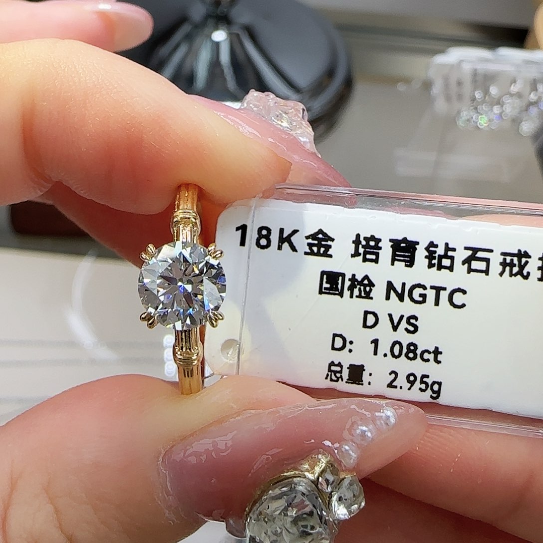 实验室培育钻石18K金镶嵌一卡k黄 16
