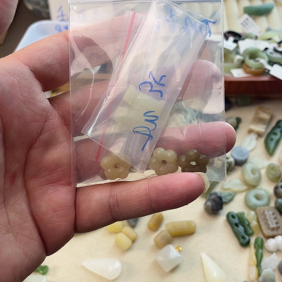 .***远和田玉未镶嵌珠宝半成品