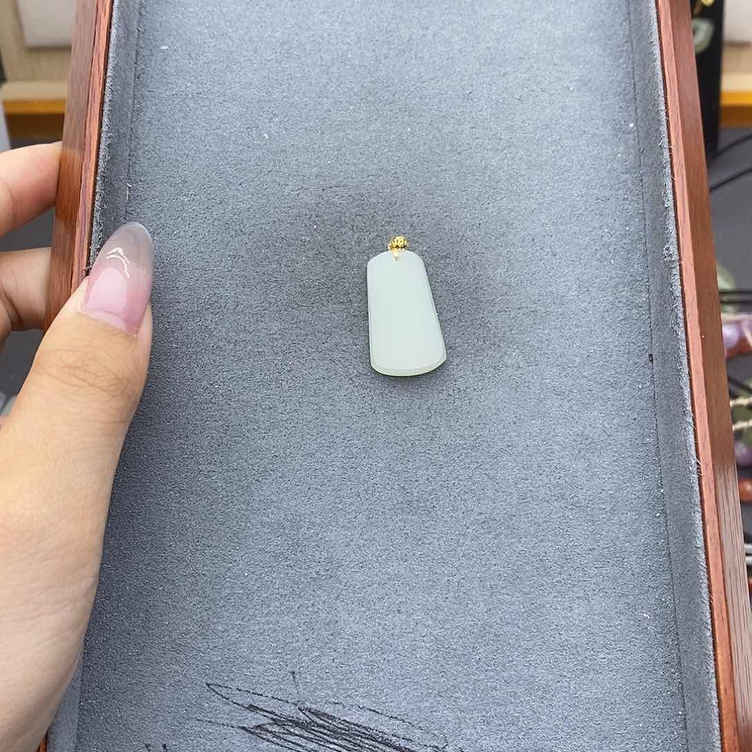 和田玉吊坠(不含链)18K金镶嵌