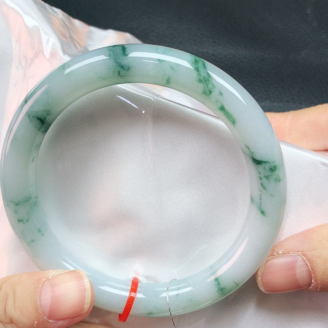 翡翠手镯未镶嵌61圈