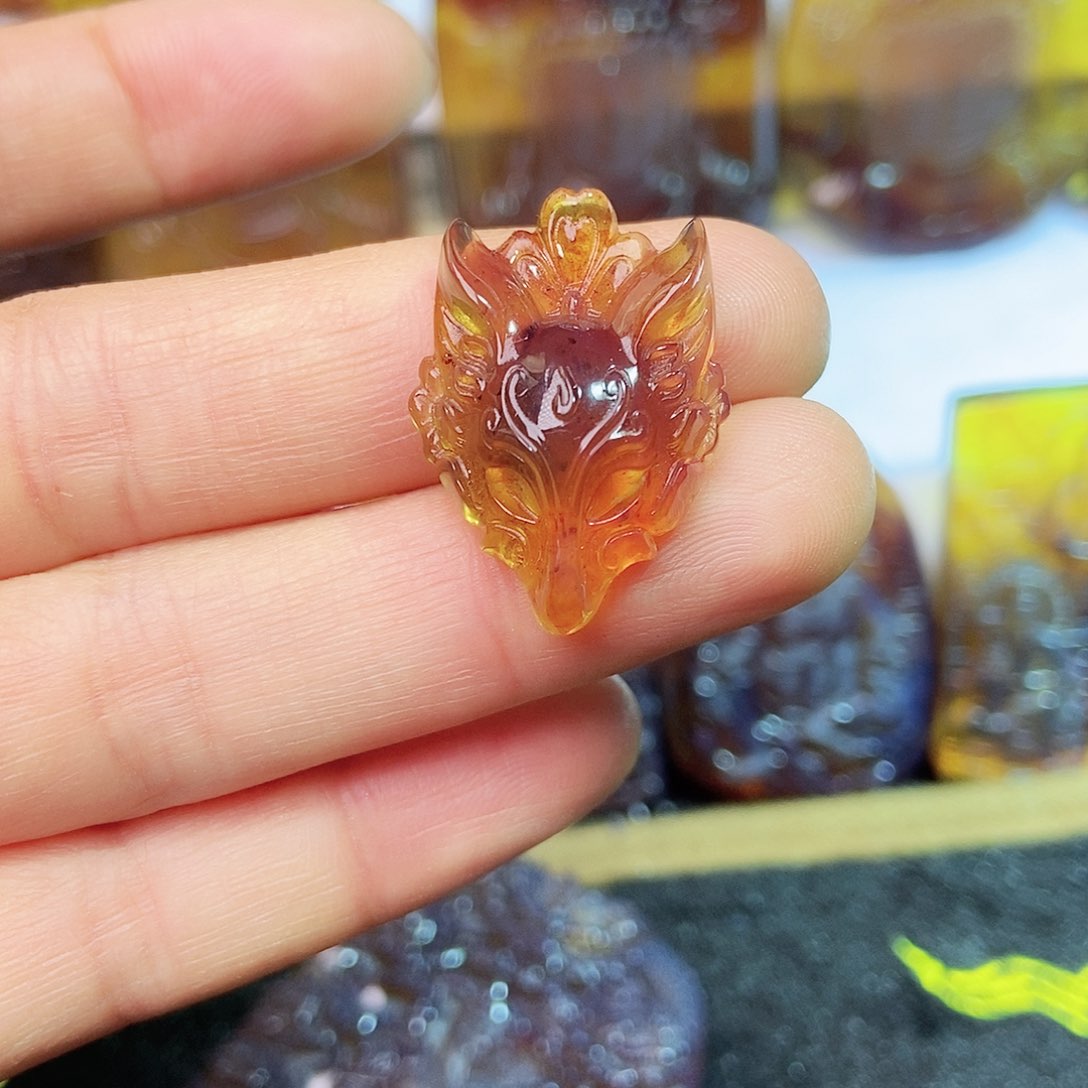 琥珀颈饰未镶嵌狐狸面具