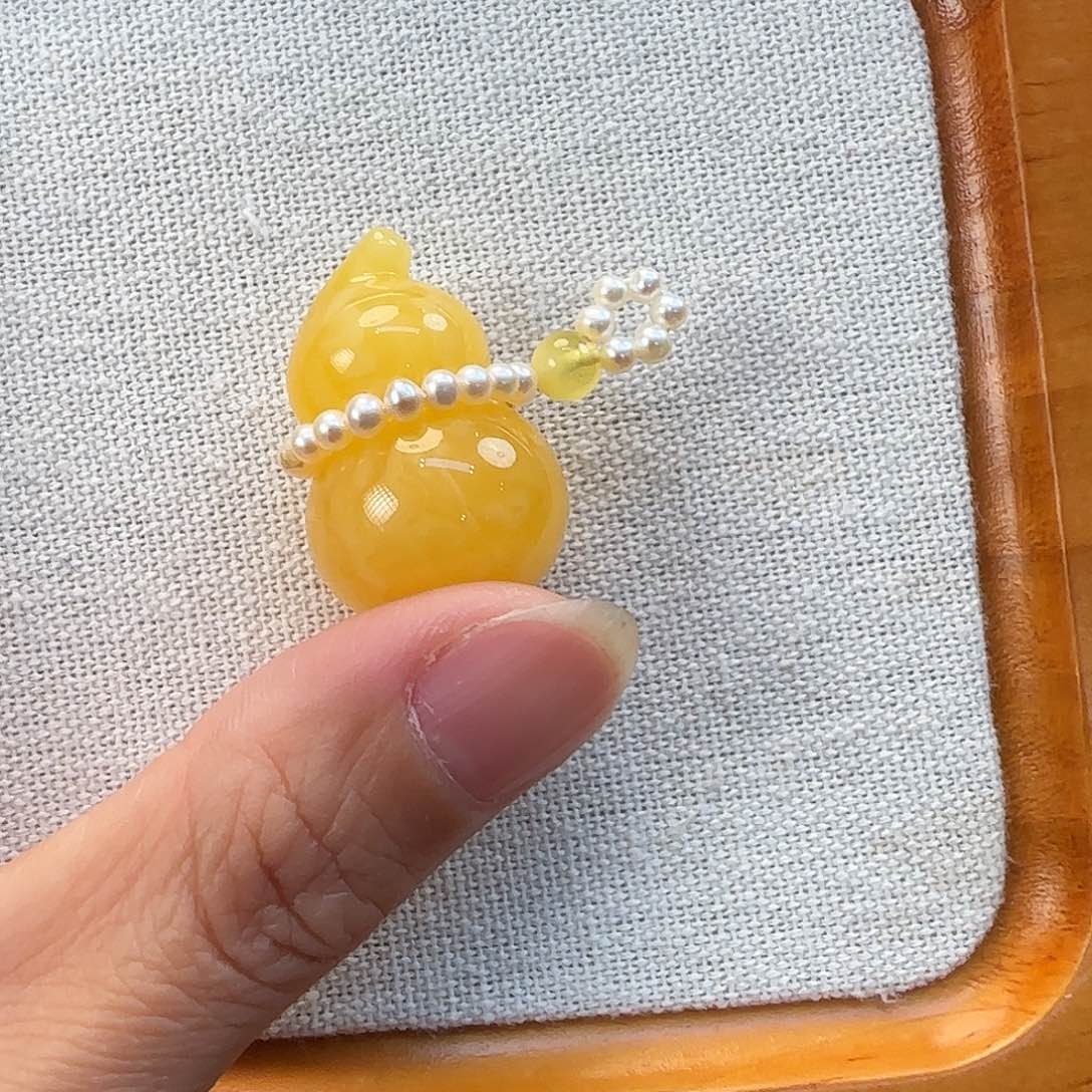 琥珀未镶嵌珠宝奇石是**吖