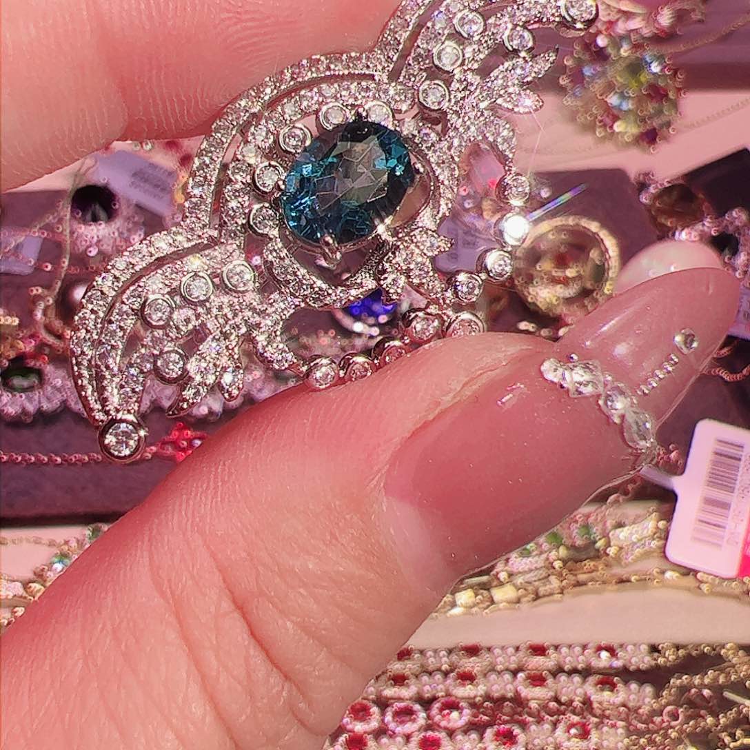 托帕石胸针未镶嵌