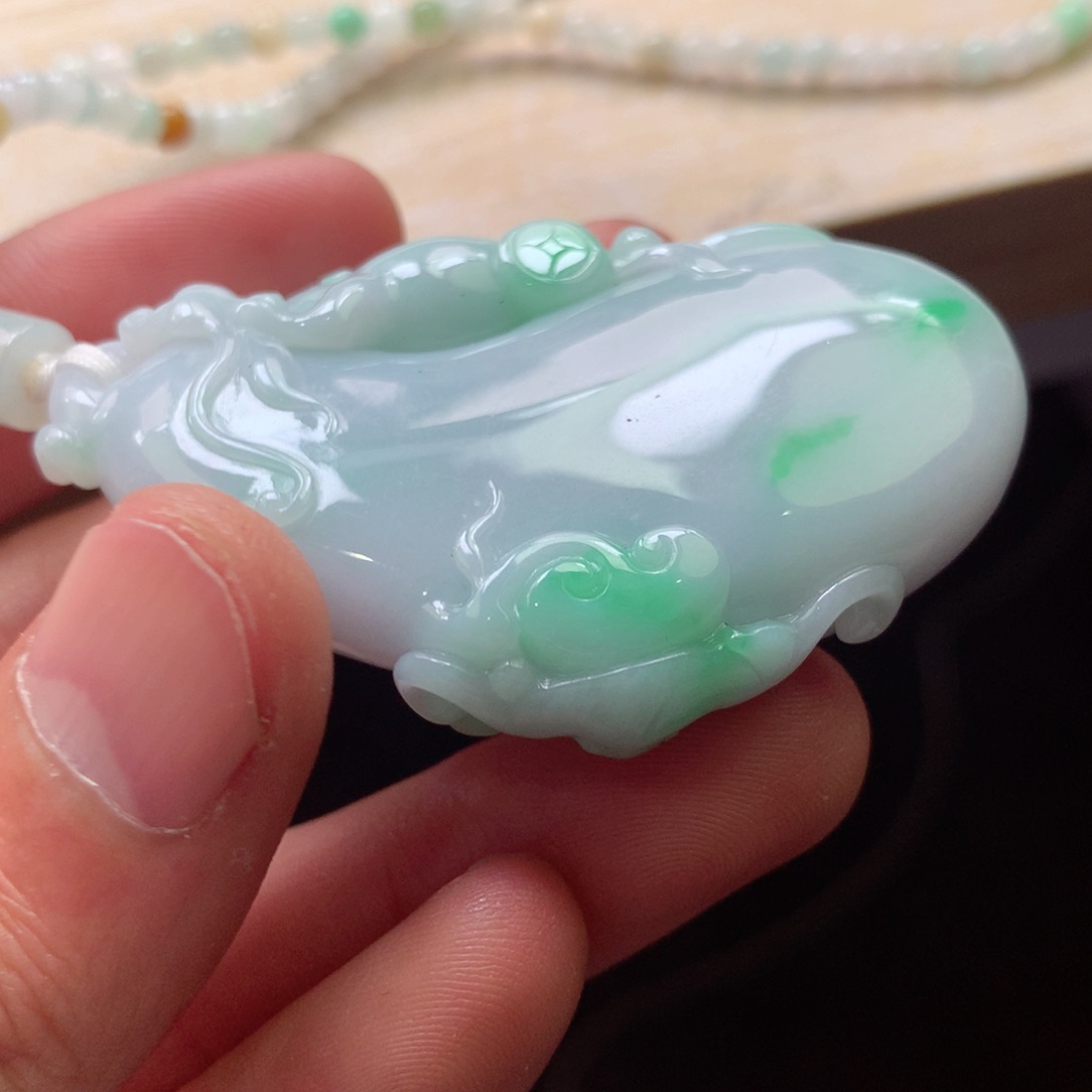 翡翠颈饰未镶嵌吊坠