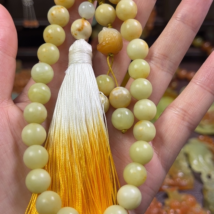 蛇纹石玉颈饰未镶嵌