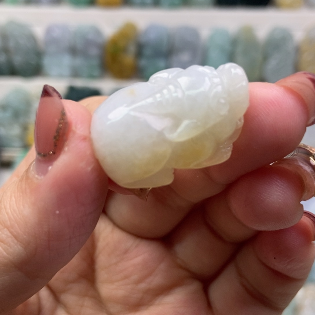 翡翠吊坠(赠链)未镶嵌