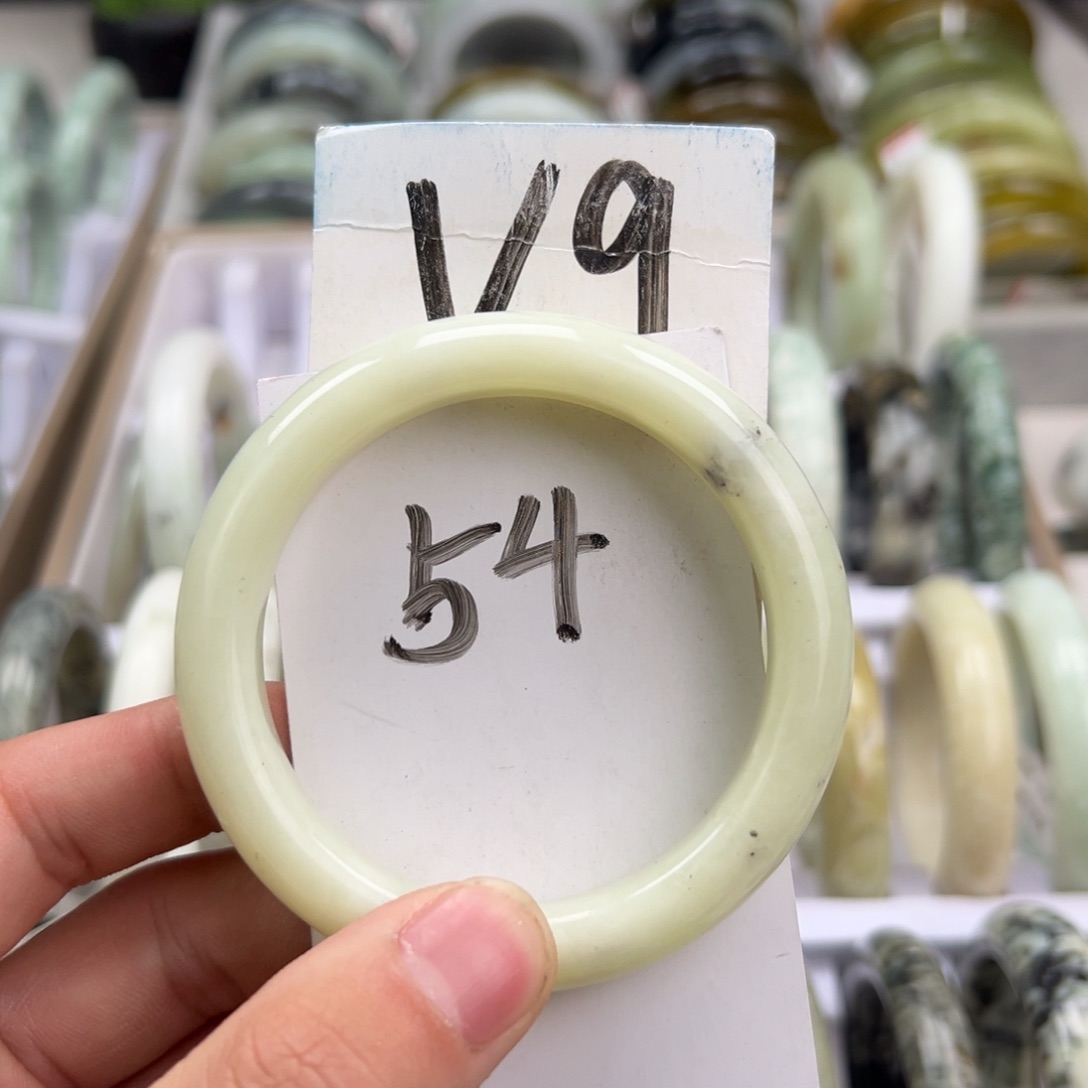 岫玉手镯未镶嵌天然岫玉微瑕