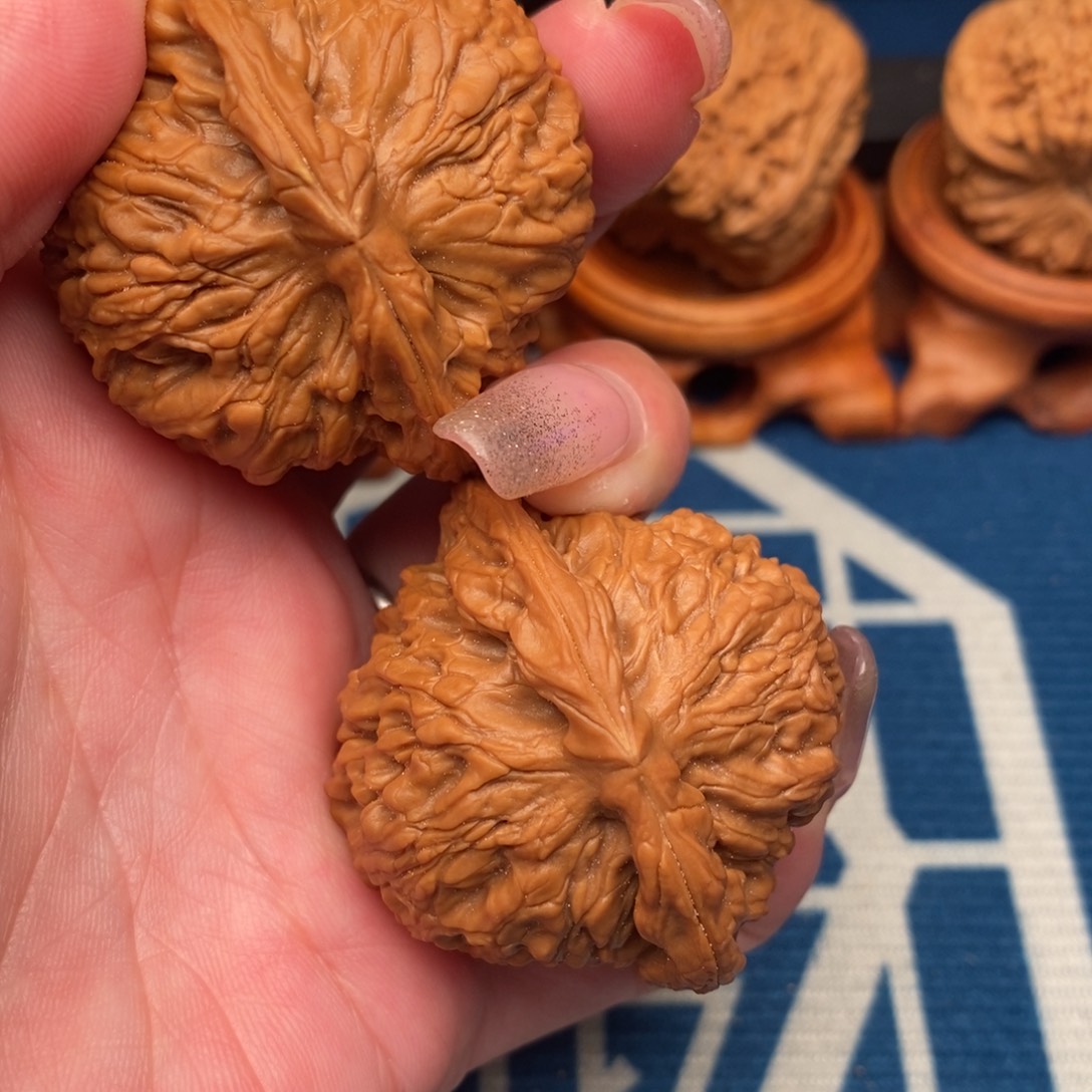 东***坤吊坠文玩核桃南疆