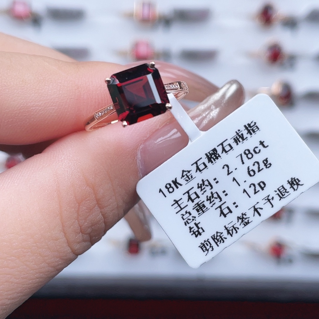 戒指18K金镶嵌石榴石