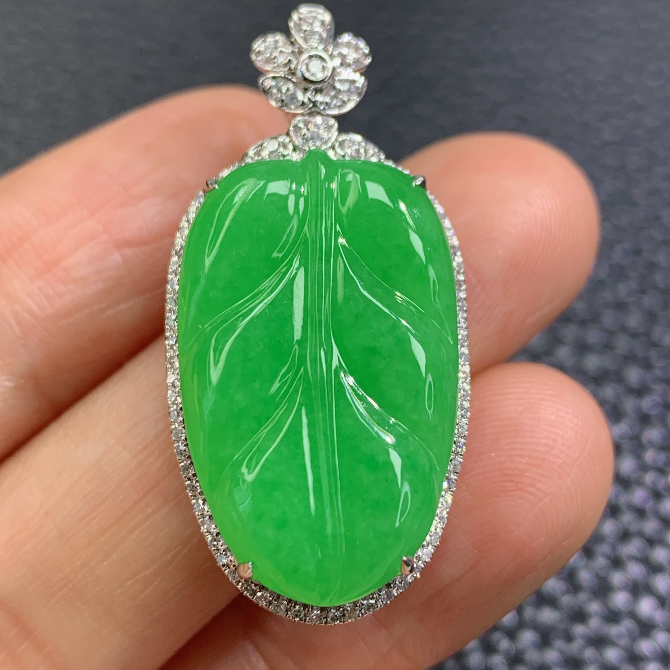 天然A货缅甸翡翠冰阳绿叶子镶嵌18k金加钻吊坠气质时尚精美