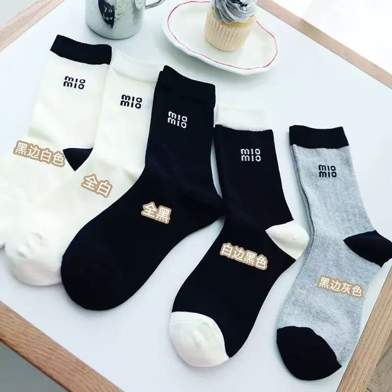 秋季新款女袜子黑白撞色字母中筒袜ins潮春秋百搭堆堆袜学生2025