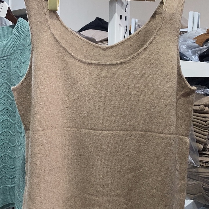 山羊绒贴身针织背心颜色随机