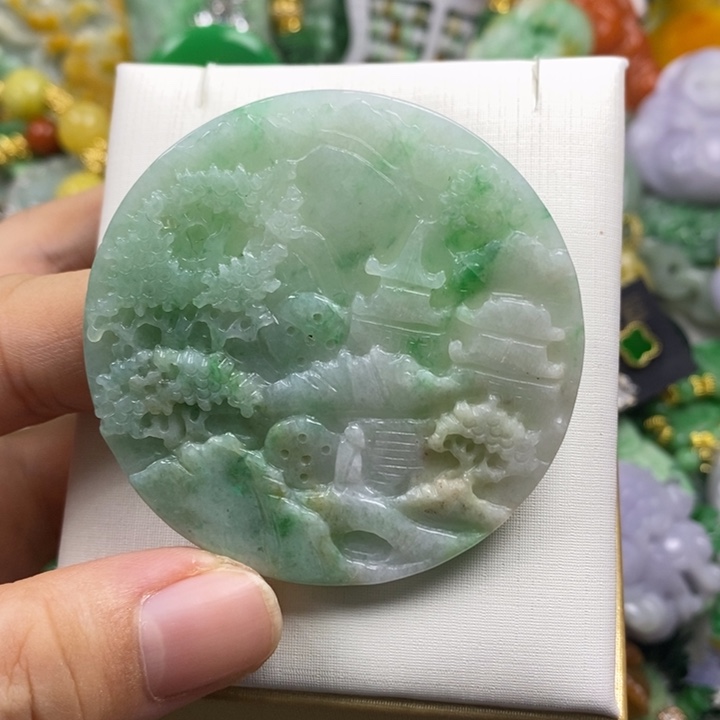 翡翠未镶嵌吊坠(赠链)