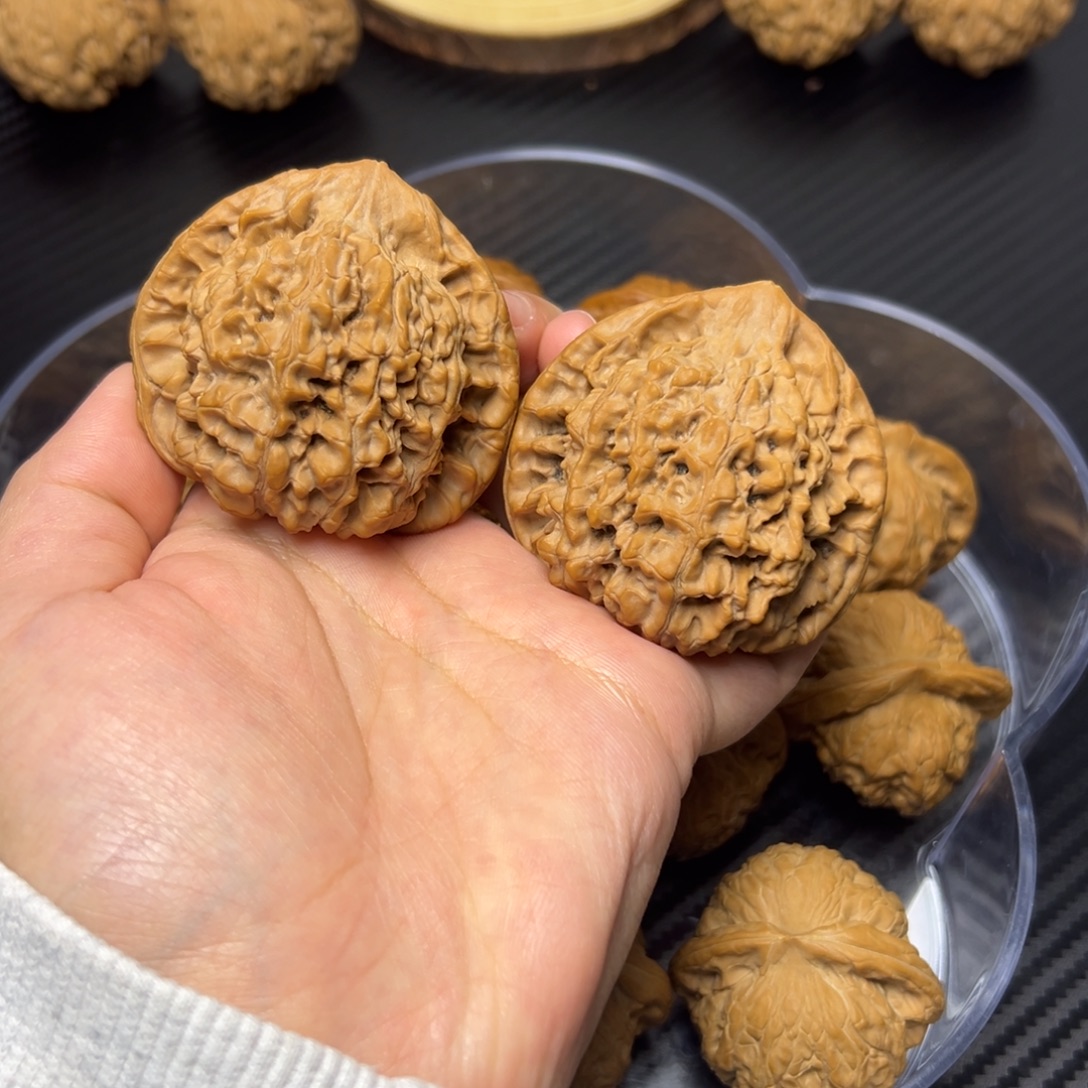 文玩核桃吊坠官帽52磕尖