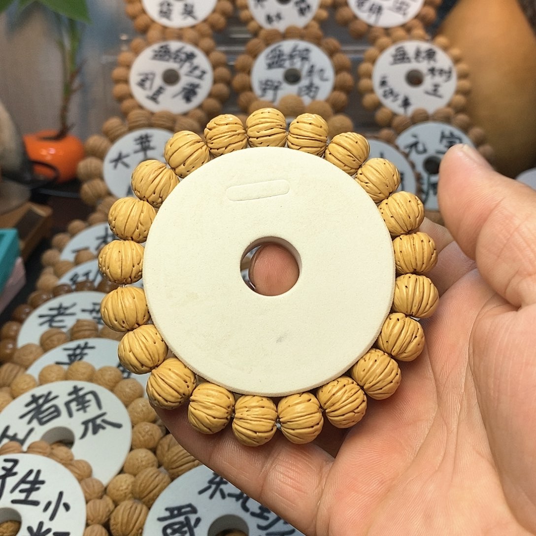 【闪购商品】ﻩ****桃核手串纽扣手串