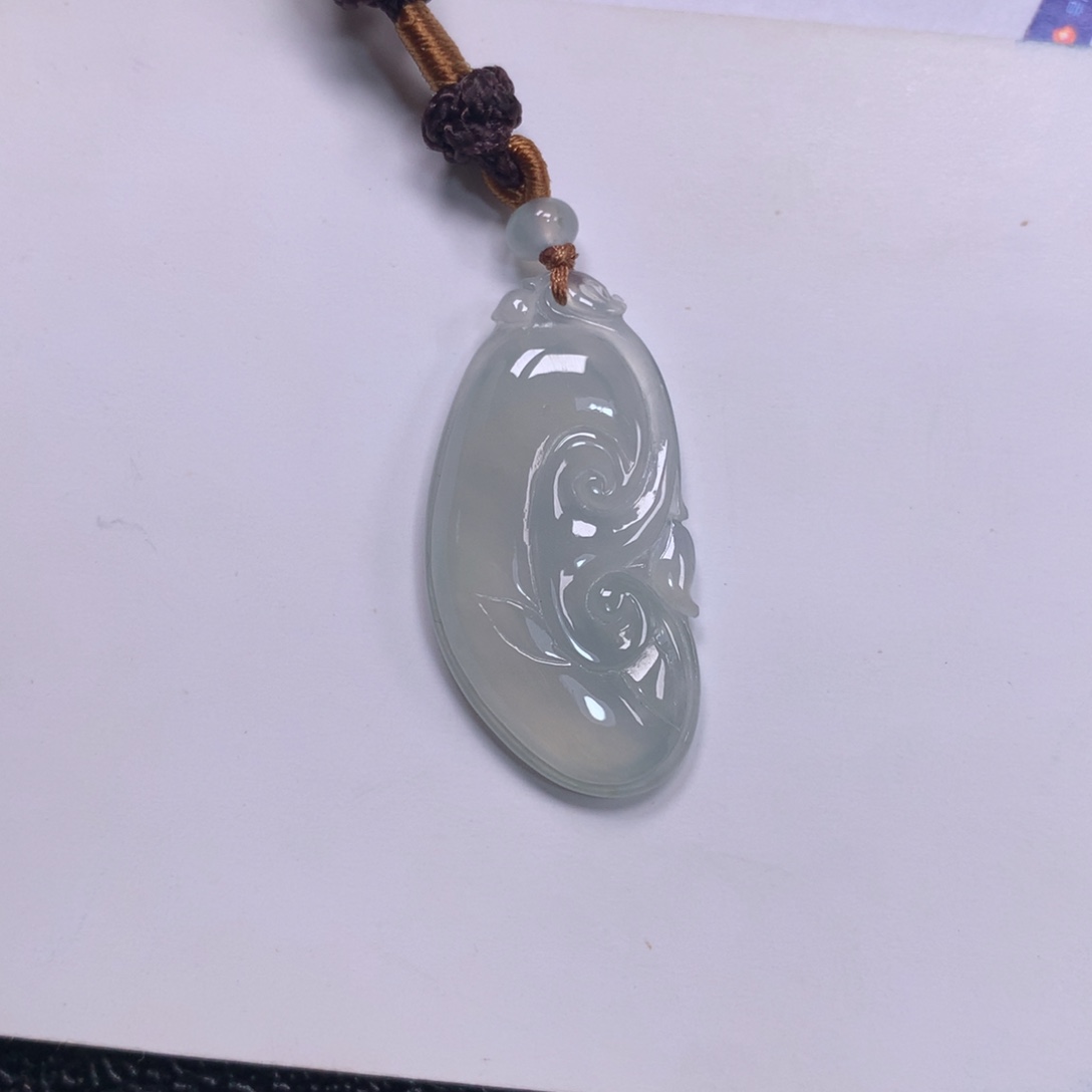 翡翠未镶嵌颈饰小*姐如意