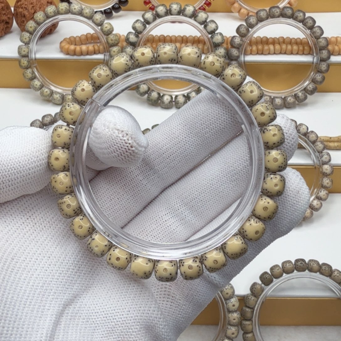 手串星月菩提石玉料大眼睛留白针尖星单圈