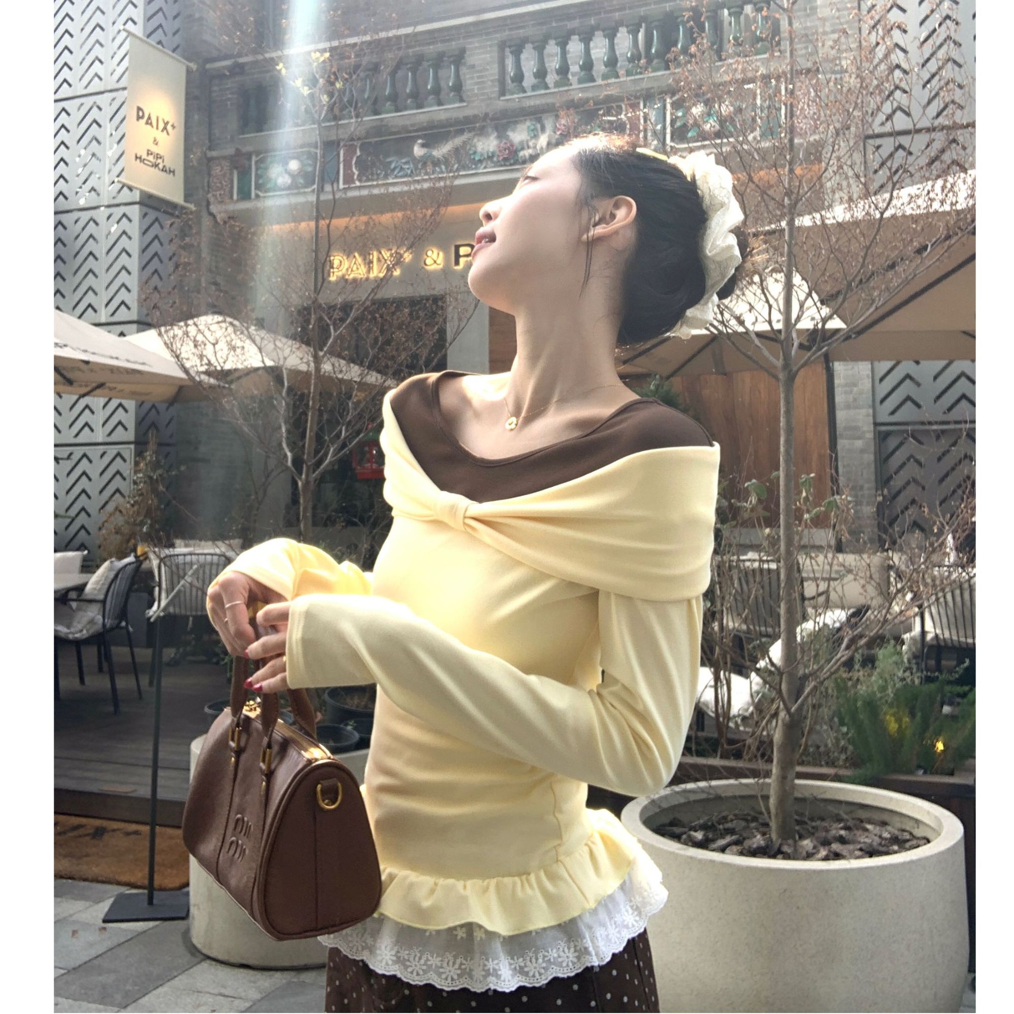 宋正恩1/4鹅黄撞棕蝴蝶结露肩修身长袖T恤韩系甜柔感上衣ST2725