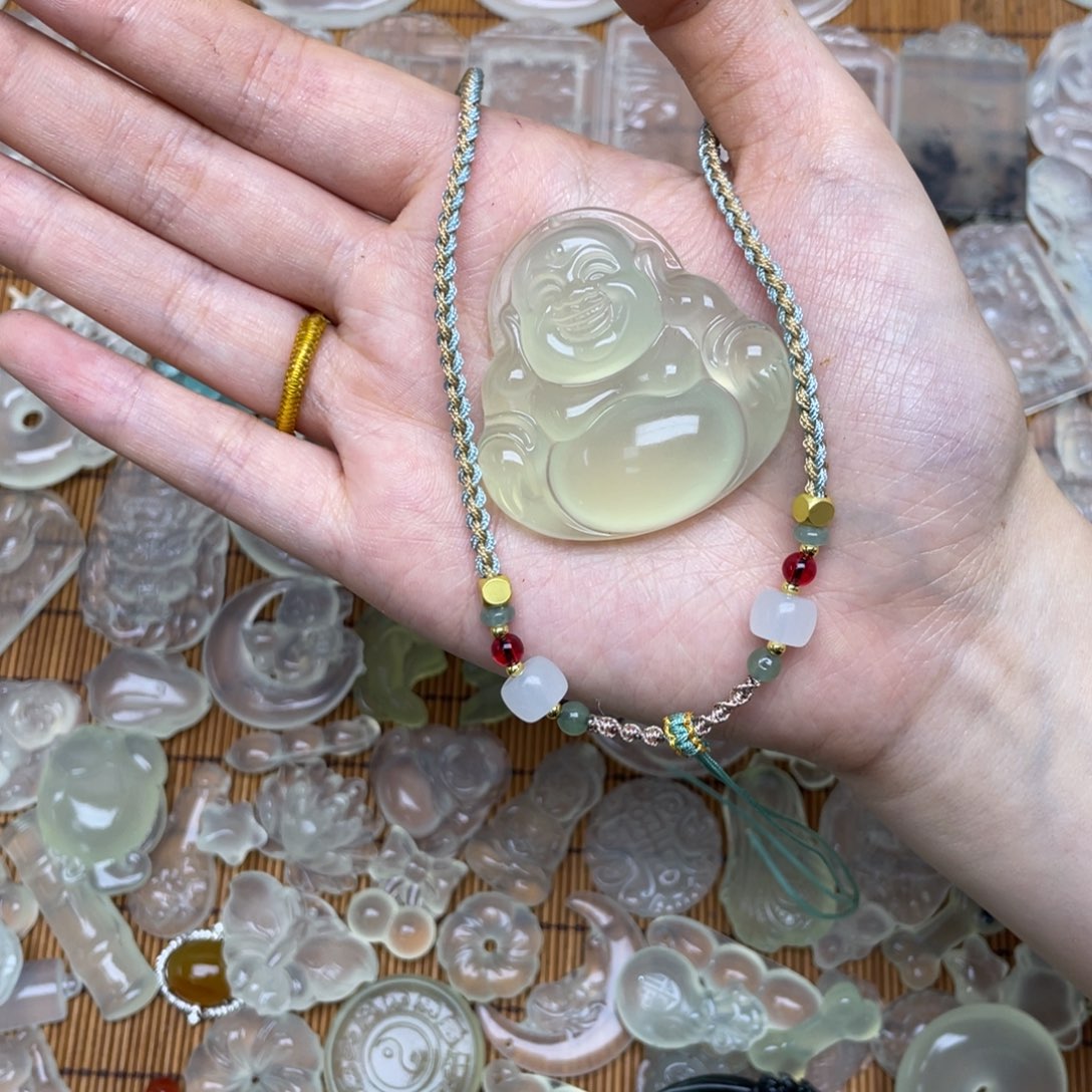 未镶嵌蛇纹石玉颈饰小***