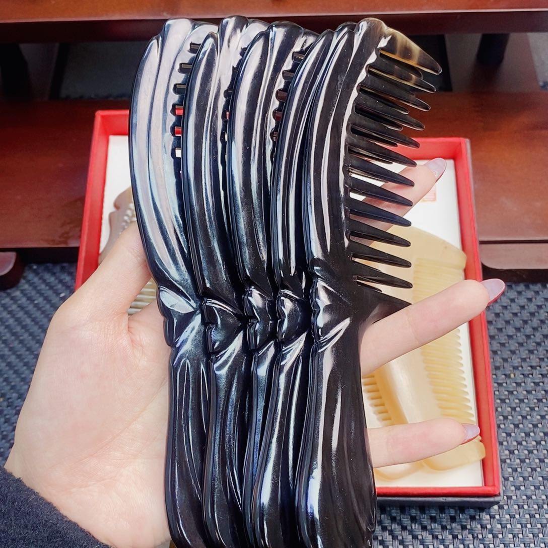 纯手工制作纯牛角梳子