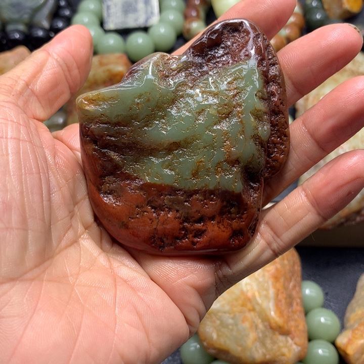 余***张岫岩河磨玉（透闪石质玉）未镶嵌珠宝奇石