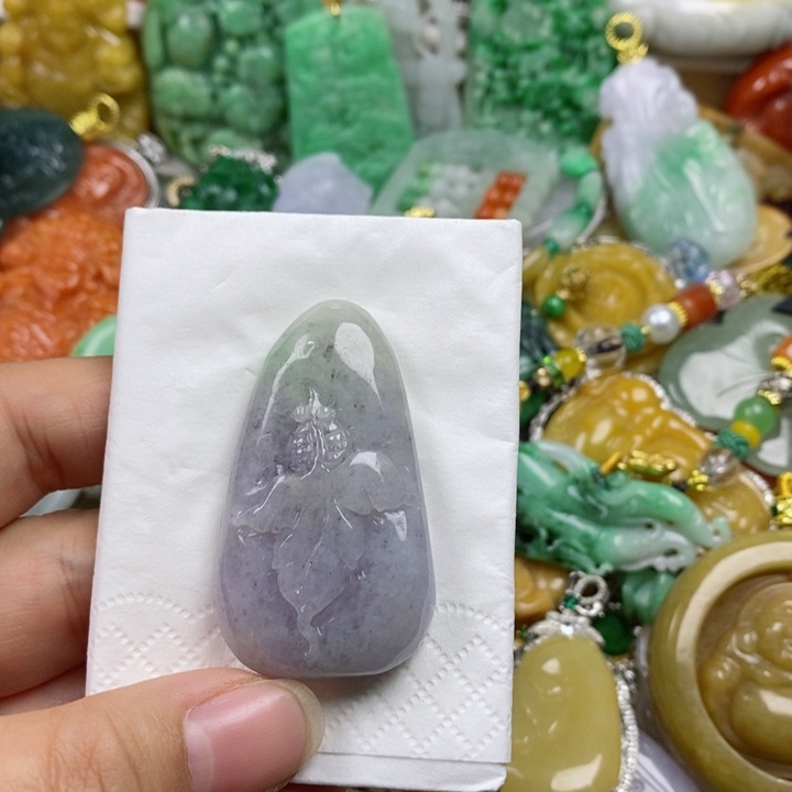 翡翠吊坠(赠链)未镶嵌