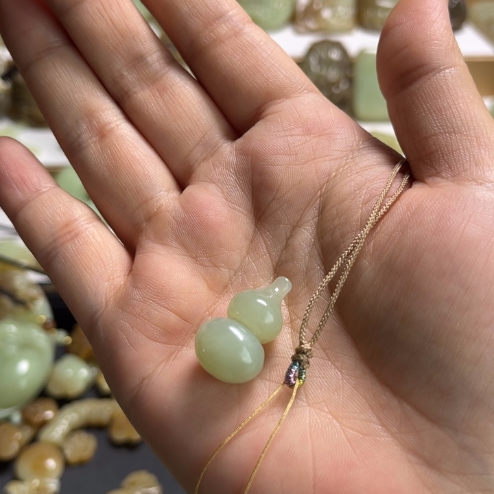 和田玉未镶嵌颈饰米*