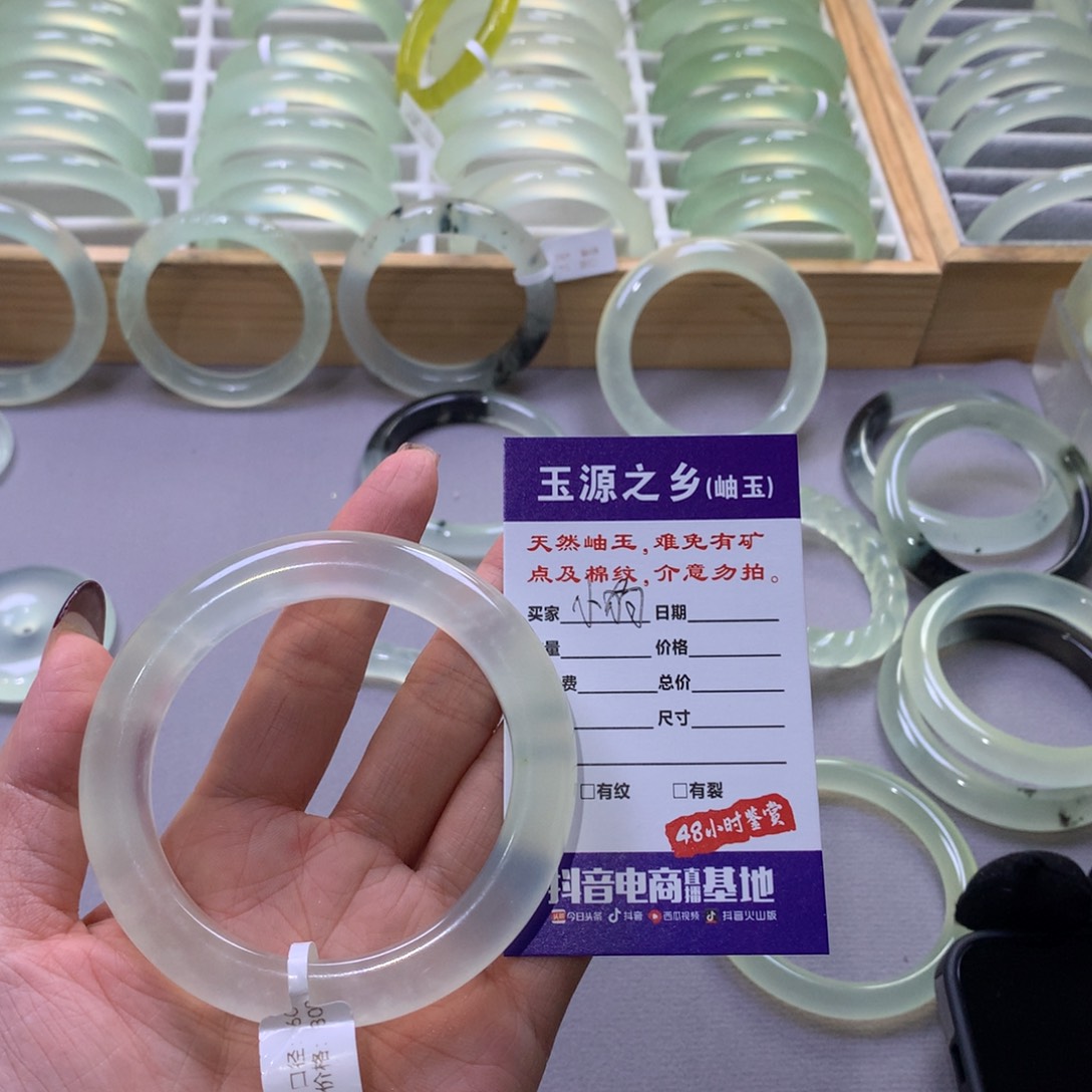 蛇纹石玉手镯未镶嵌小**乖