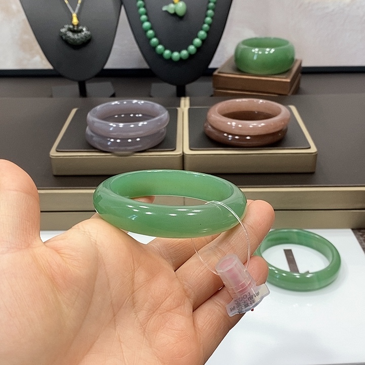 东陵石手镯未镶嵌温***?