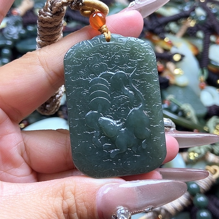 和田玉颈饰足铂镶嵌双面