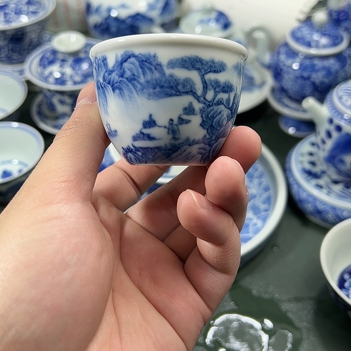 微瑕柴窑工笔山水小缸杯