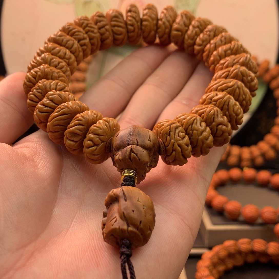 【闪购商品】桃核吊坠大*哥20祥云纽扣手持