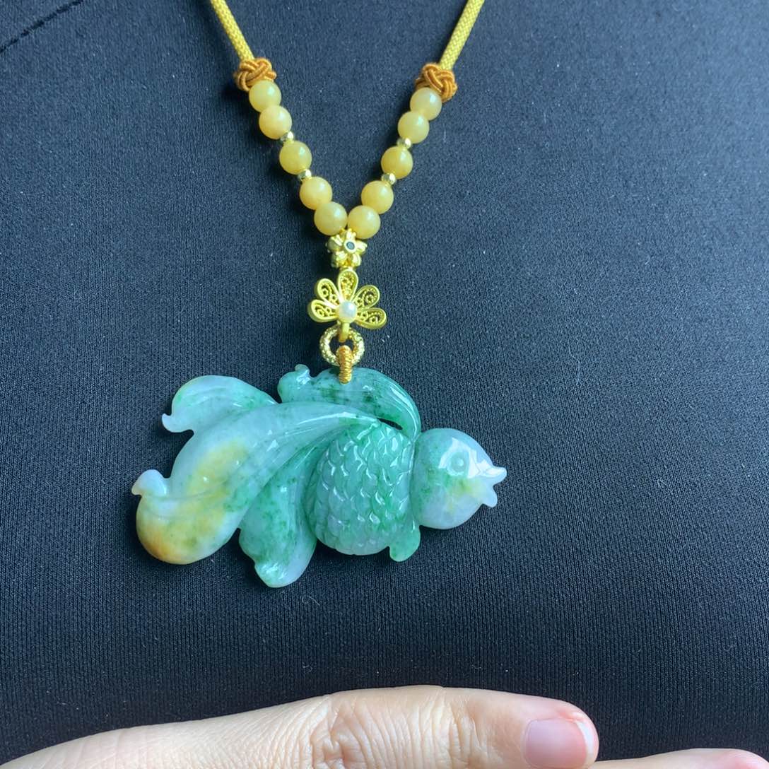 翡翠颈饰未镶嵌翡翠