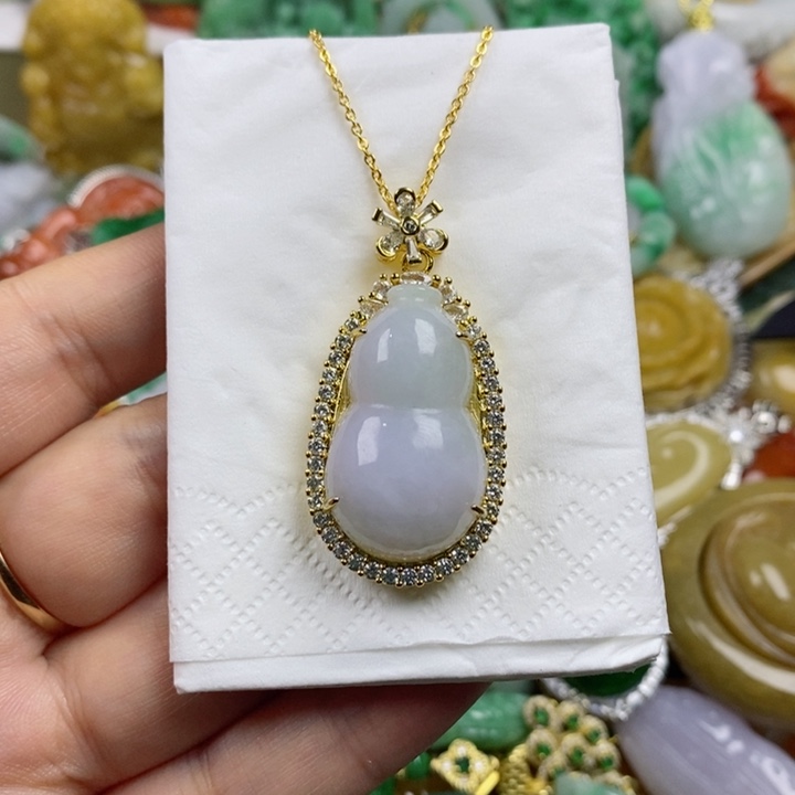 翡翠吊坠(赠链)未镶嵌